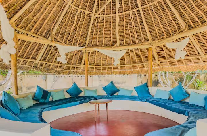 Outdoor lounge