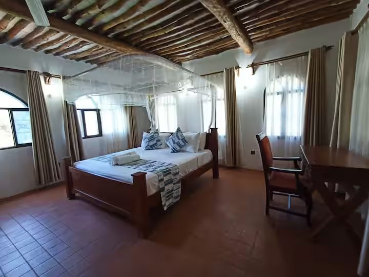 Queen Bedroom