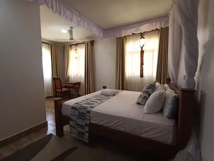 Queen Bedroom